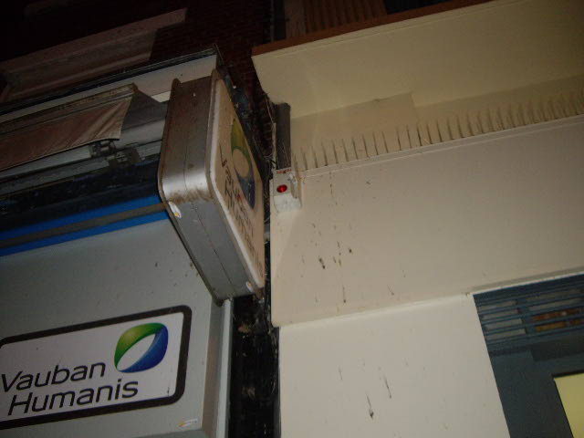 20110129-DecroissanceLensOperationNeons-02.jpg 