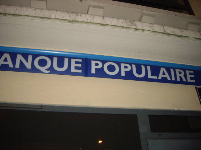 20110129-DecroissanceLensOperationNeons-18.jpg 