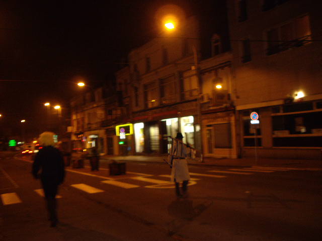 20110129-DecroissanceLensOperationNeons-23.jpg 