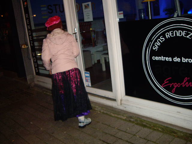 20110129-DecroissanceLensOperationNeons-68.jpg 