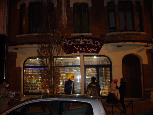 20110129-DecroissanceLensOperationNeons-74.jpg 