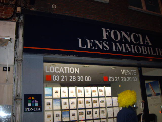 20110129-DecroissanceLensOperationNeons-76.jpg 