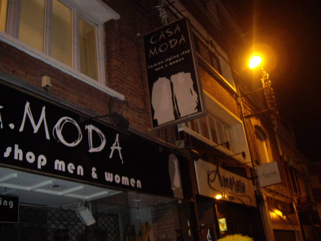 20110129-DecroissanceLensOperationNeons-85.jpg 