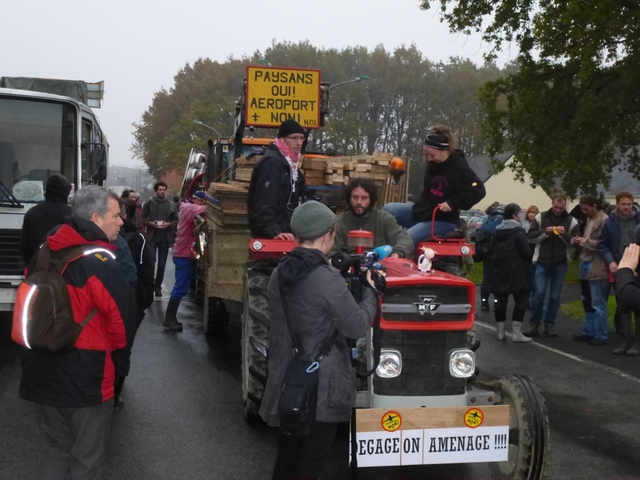 20121117-ManifReoccupationNotreDameDesLandes-046.jpg 