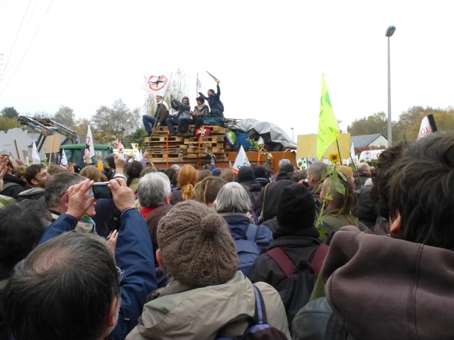 20121117-ManifReoccupationNotreDameDesLandes-101.jpg 