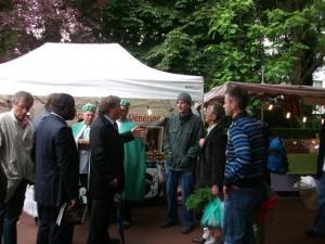  Jean-Louis Billaut avec le maire de Saint-Omer, concernant les panneaux publicitaires